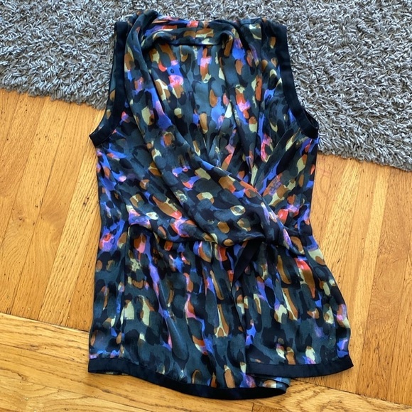 CAbi 3077 Flaunt Wrap Sleeveless Tank Blouse Size Medium - Picture 3 of 11